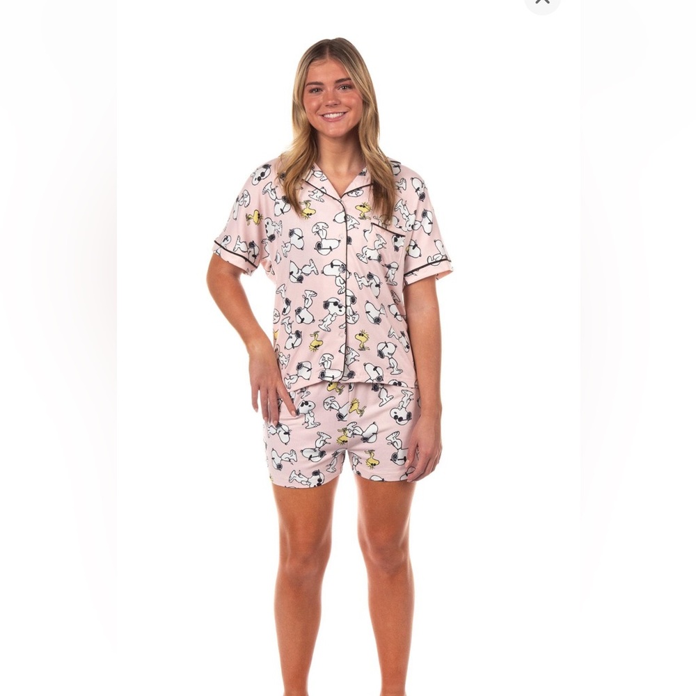 Peanuts Women’s Snoopy Pajama Shorts Set Size Small